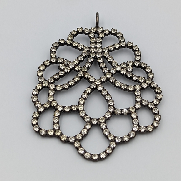 Beautiful Iconic Crystal Pendant by Kenneth Jay Lane Rhinestones on a silk cord - Picture 4 of 8
